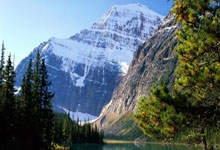 开云体育在线-SHR血洗FPX，SwordArt三分雨燃爆全场：电竞巅峰之战的绝佳演绎