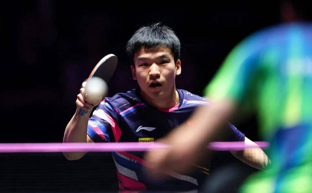 开云APP-选手实力派出众，各路强手角逐争夺荣誉的简单介绍